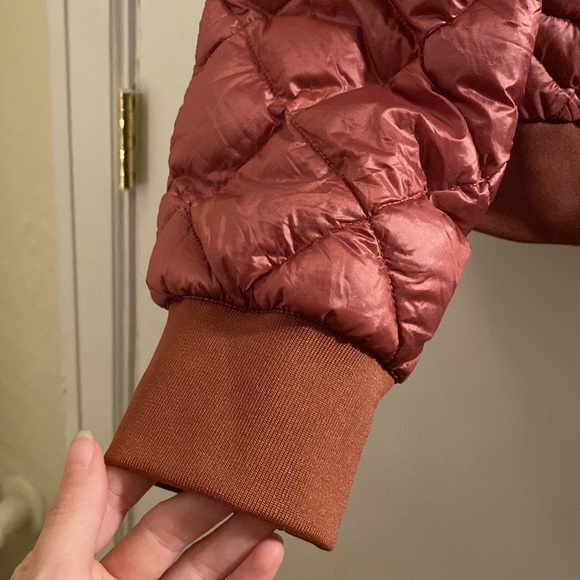 Aritzia tna quilted puffer League Bomber jacket - Picture 4 of 11